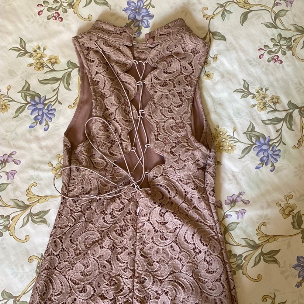 Elegant Lace Sleeveless Mini Dress